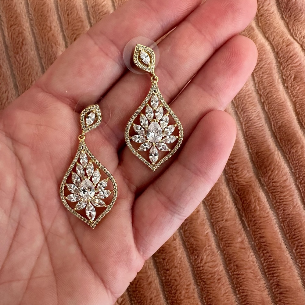 Gold Bridal Earrings - Picture 4 of 5